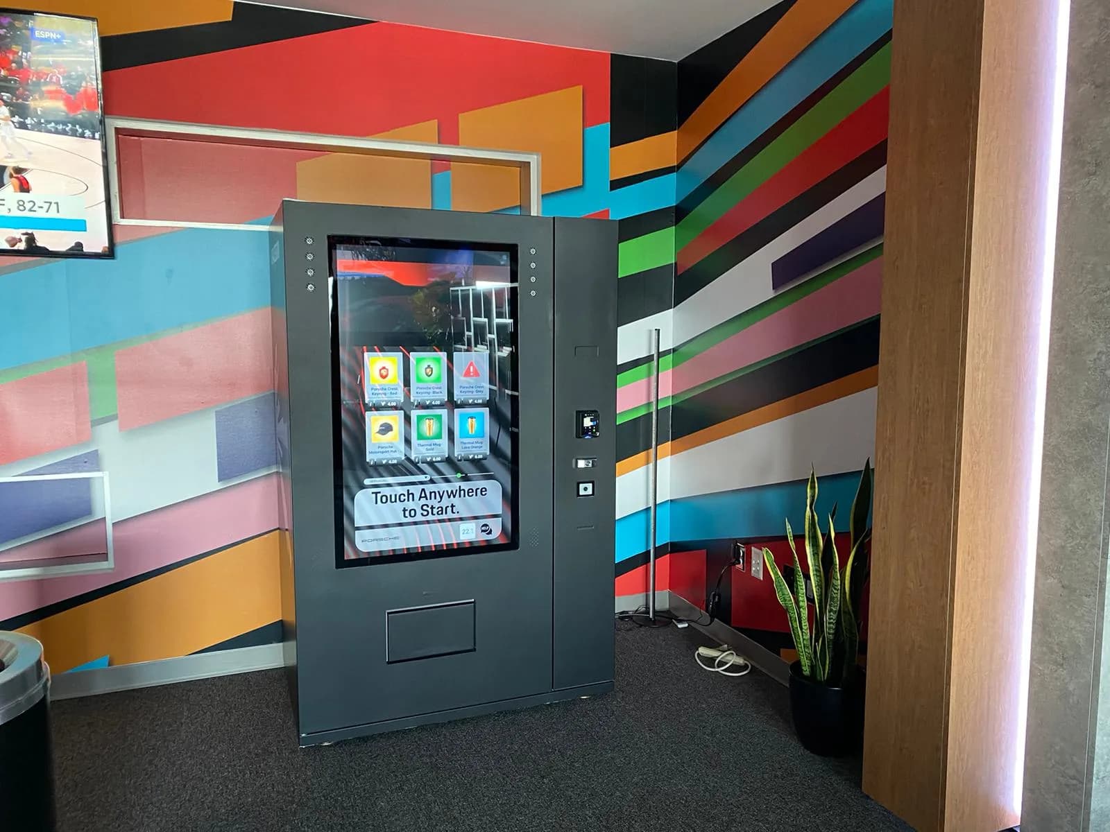 Smart Vending Machine 270
