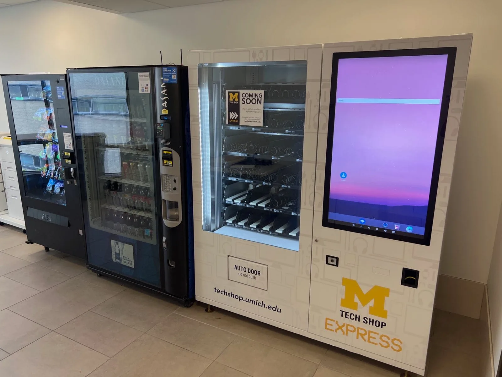 Smart Vending Machine 660