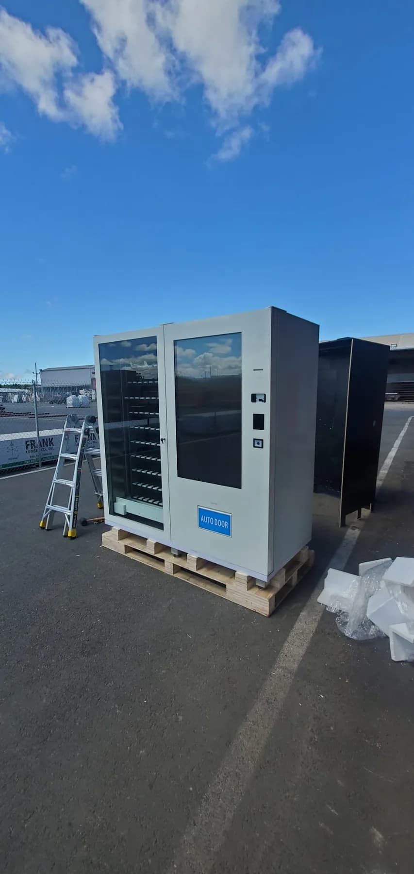 Smart Vending Machine 764
