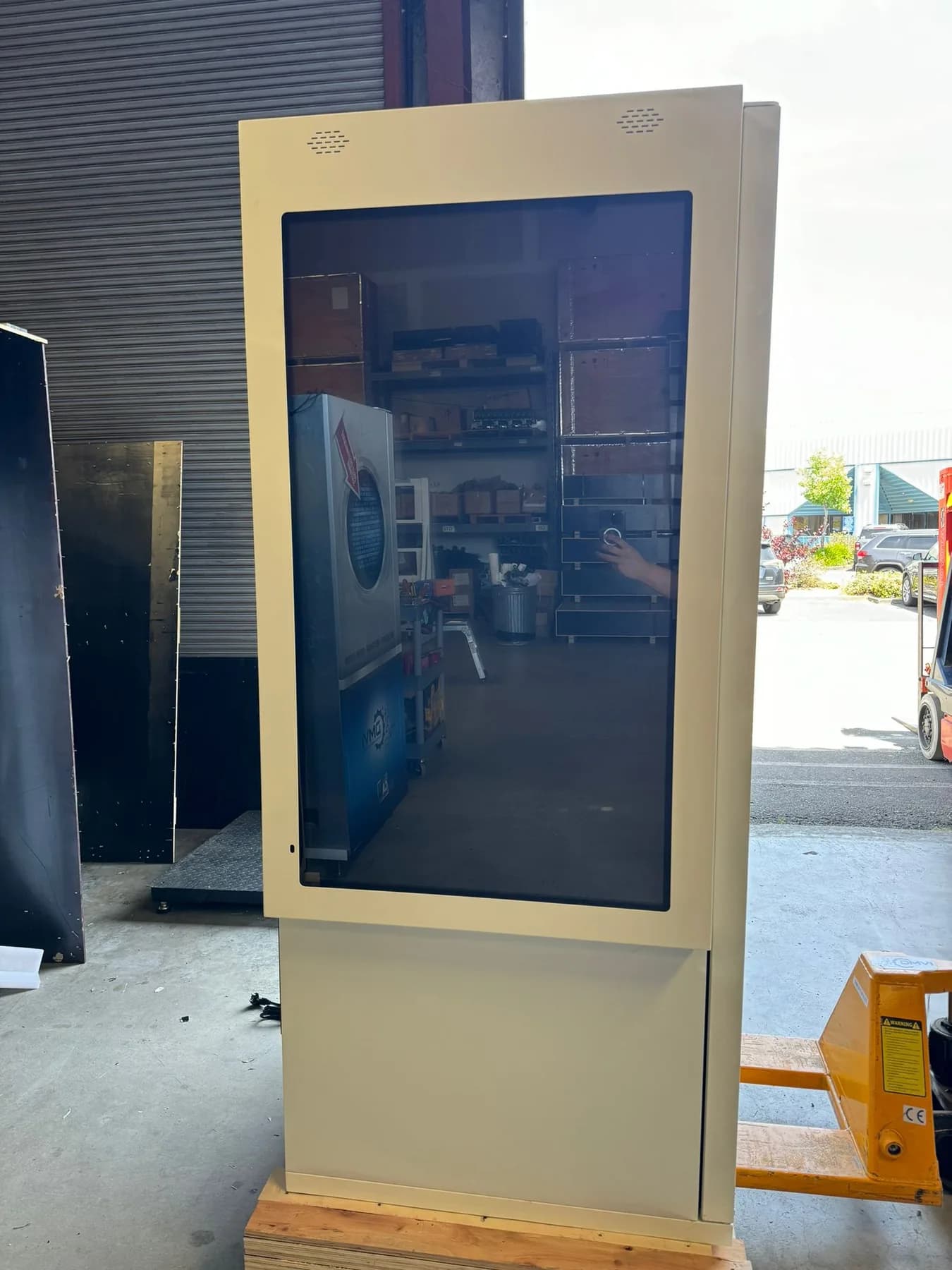 Smart Vending Machine 884