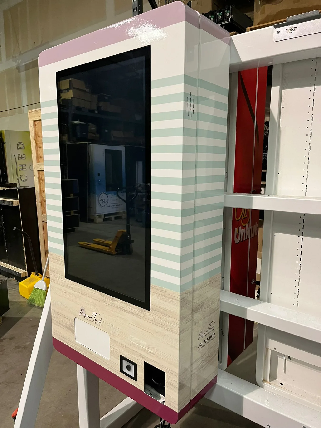 Smart Vending Machine 985