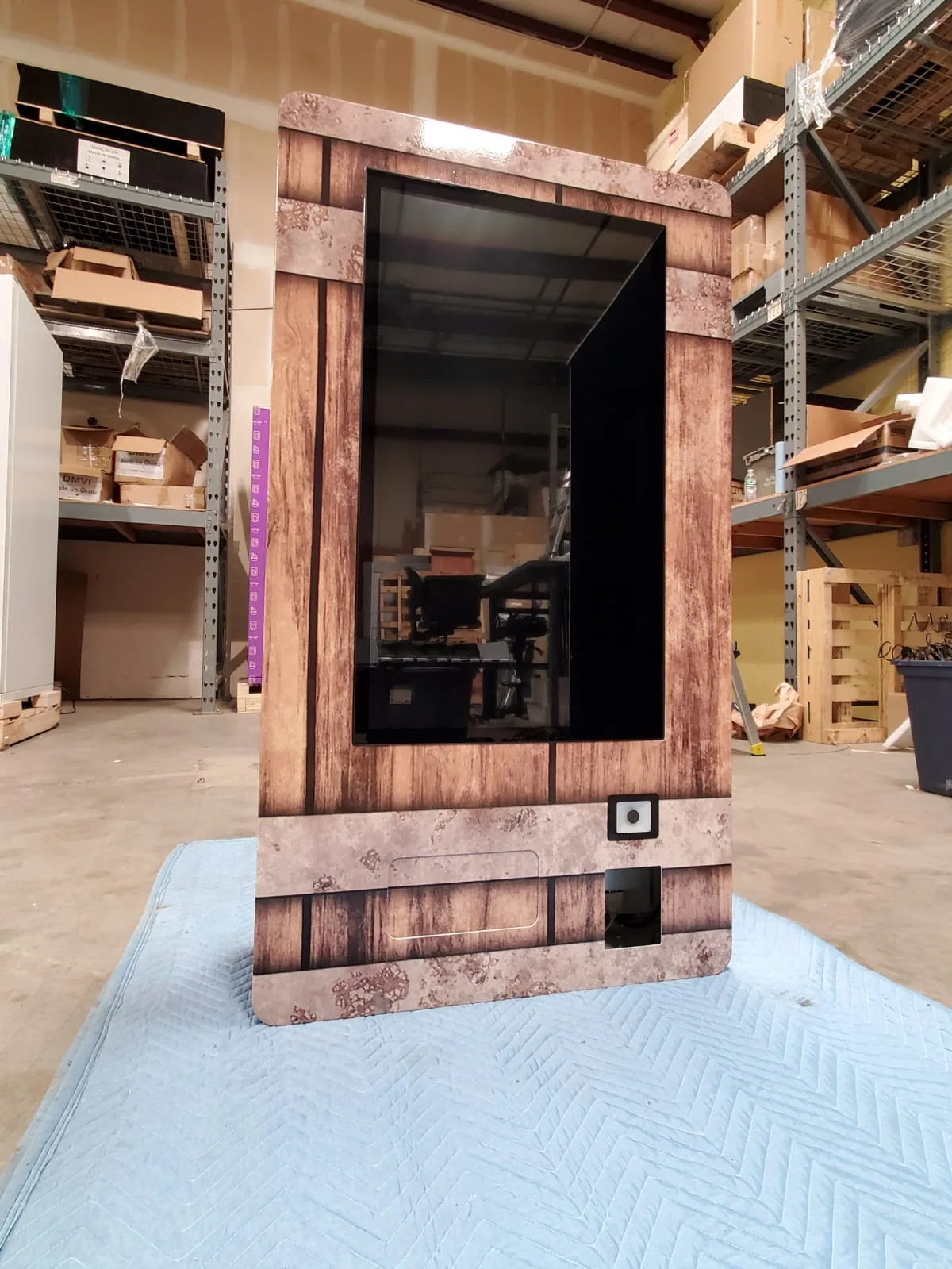 Wall-mounted vape vending machine gallery image 165