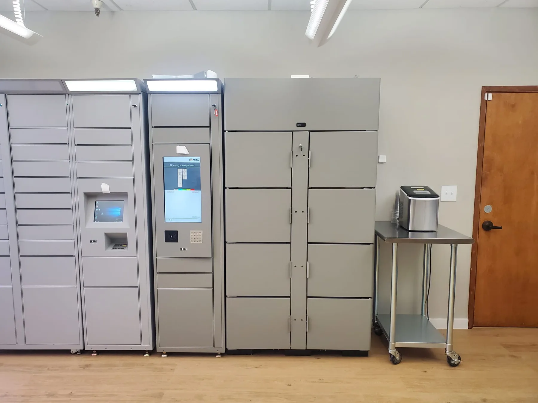 Smart Locker Vending Machine 140