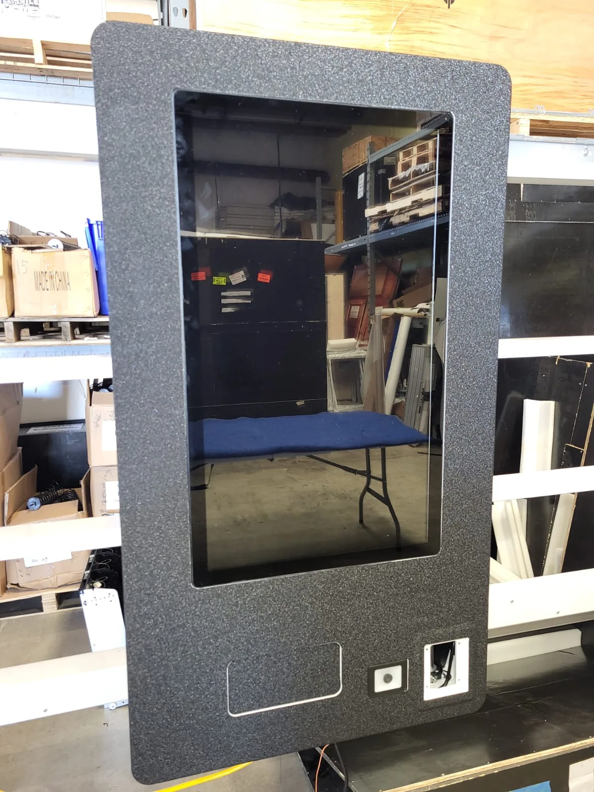 Wall mounted vending machine gallery image 3
