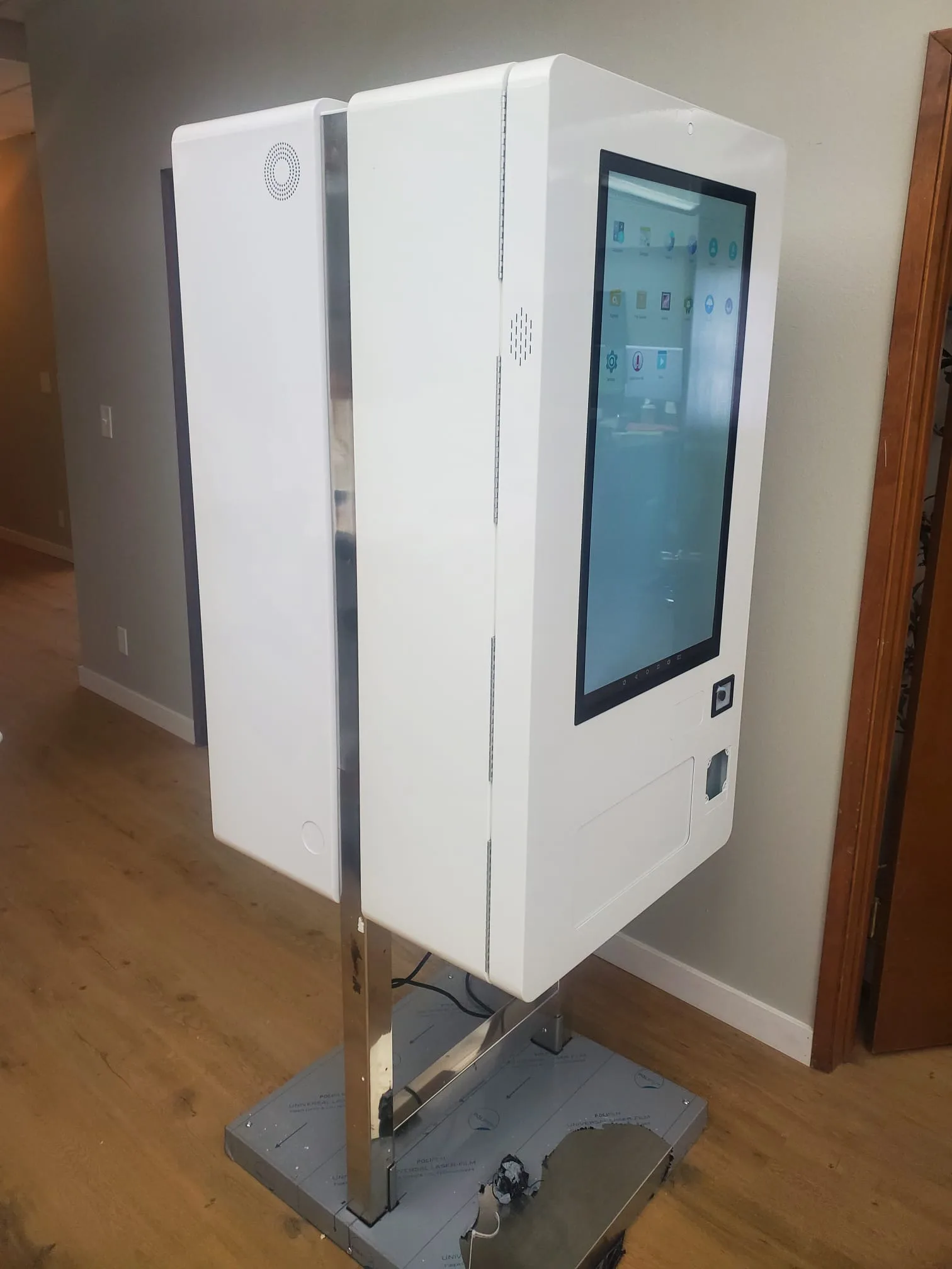 Wall mounted vending machine gallery image 17