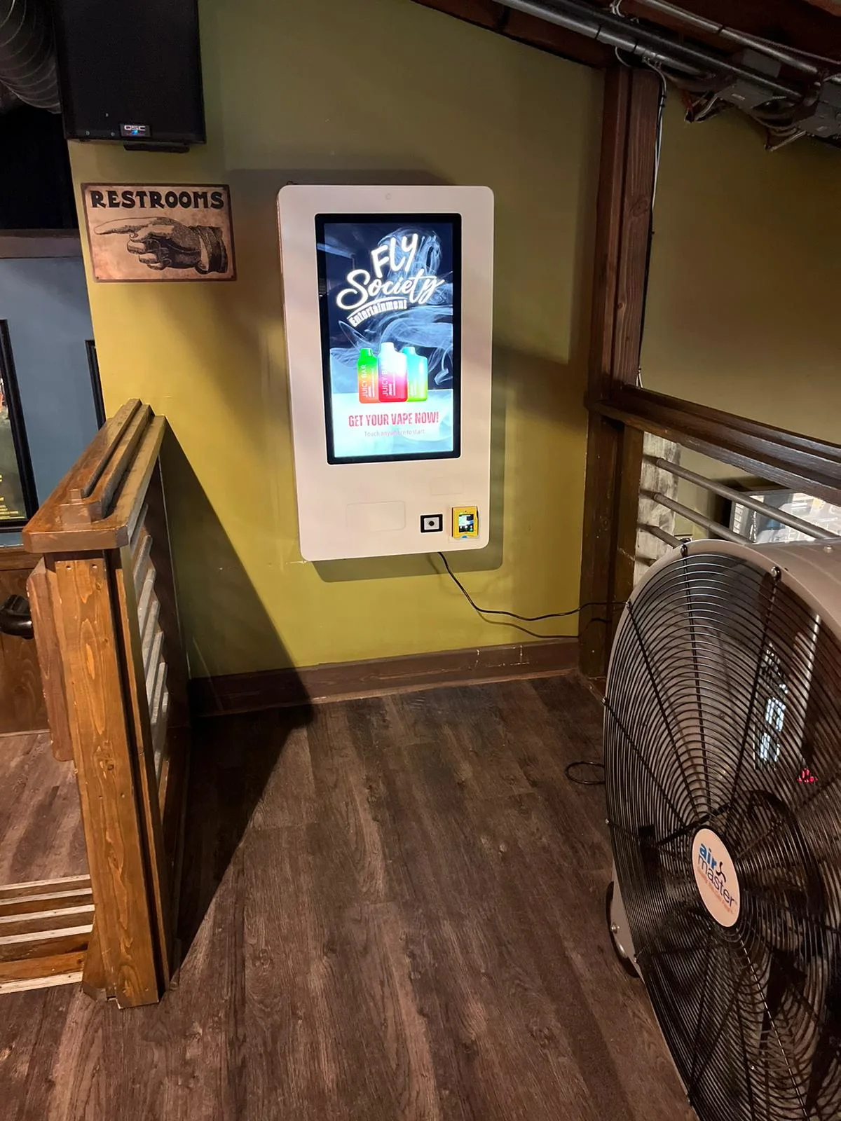 Wall mounted vending machine gallery image 20